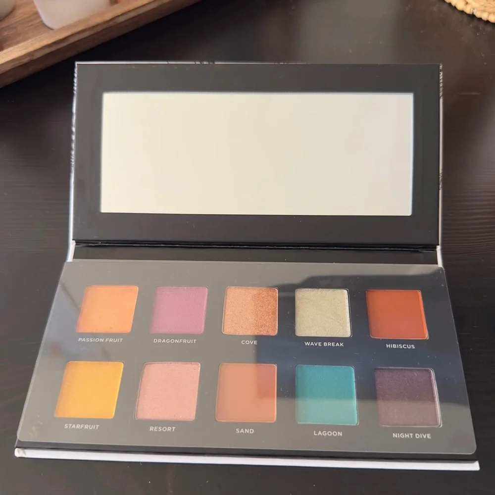 Deck Of Scarlet‎ Eyeshadow Palette